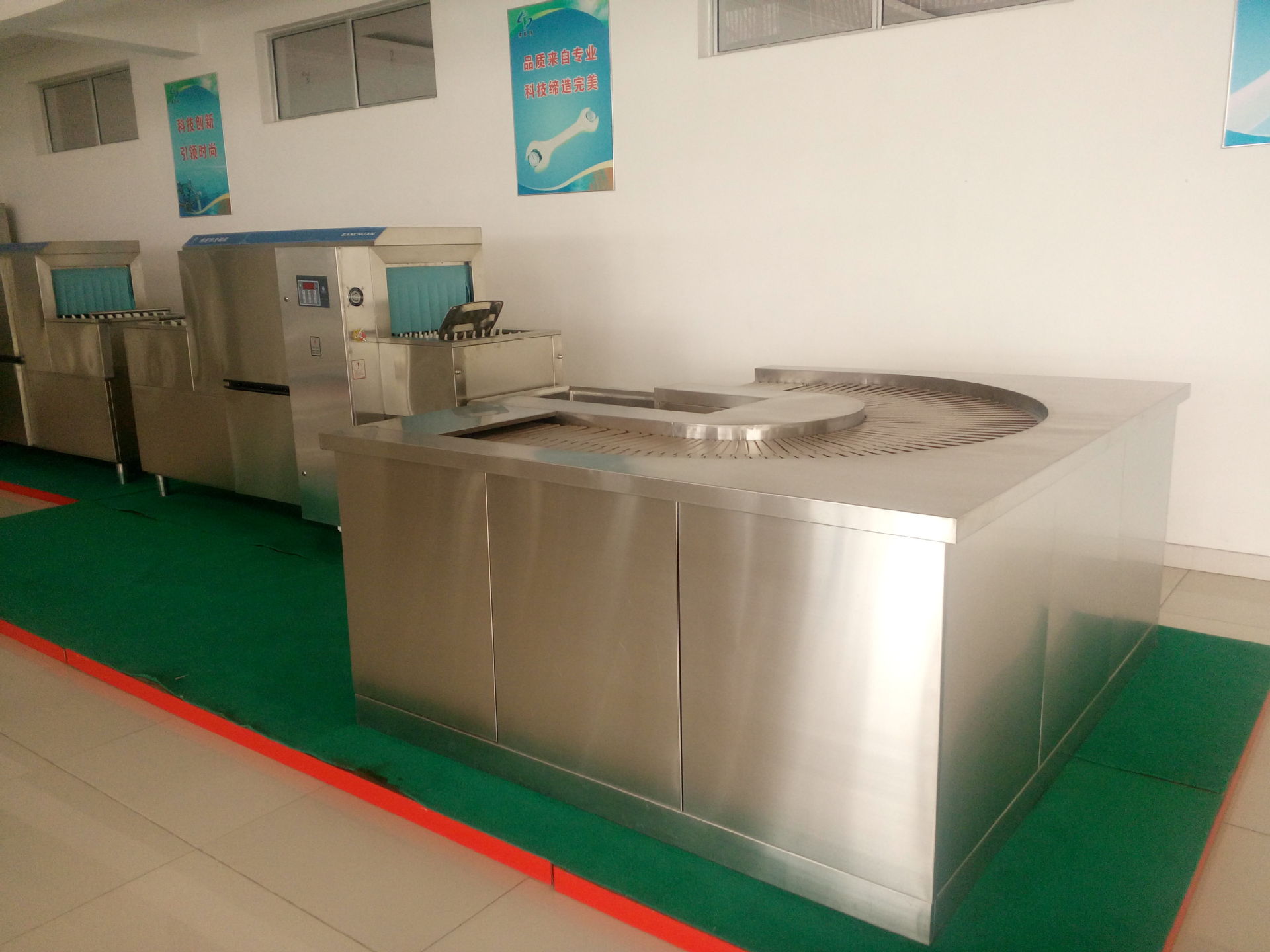 優(yōu)質(zhì)洗碗機廠家直銷，通道式、籃傳式商用洗碗機，中央廚房設備