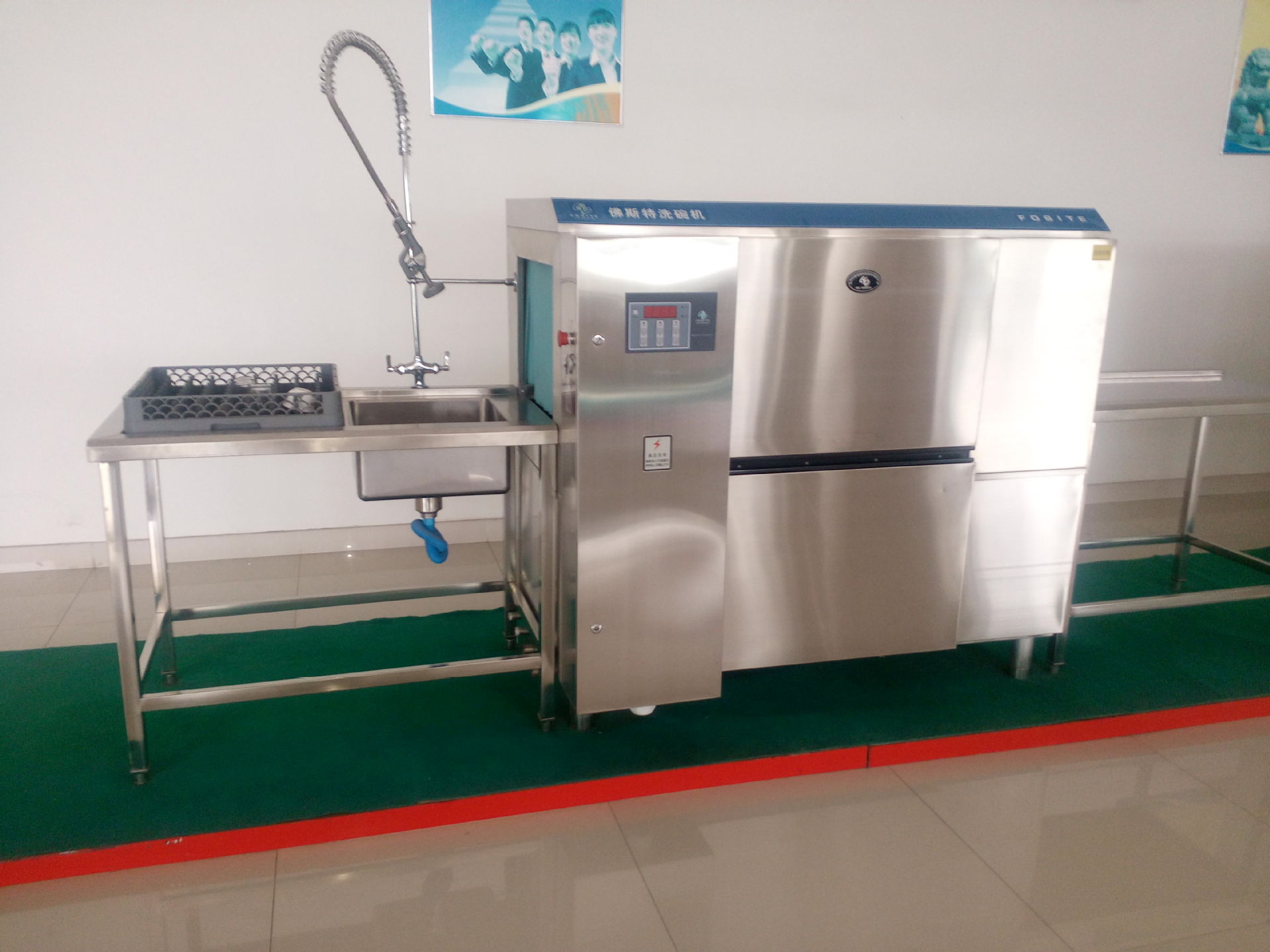 優(yōu)質(zhì)洗碗機廠家直銷，通道式、籃傳式商用洗碗機，中央廚房設備