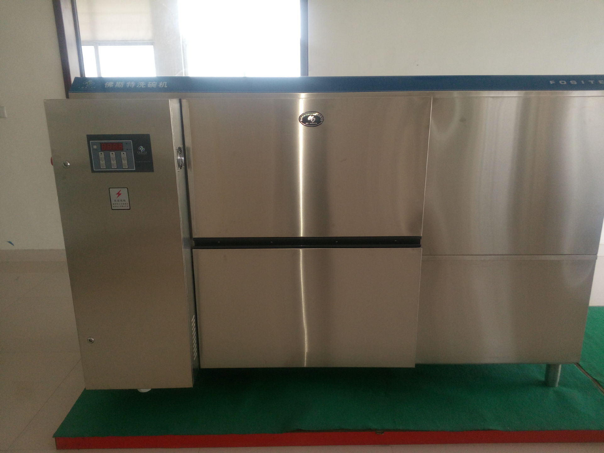 優(yōu)質(zhì)洗碗機廠家直銷，通道式、籃傳式商用洗碗機，中央廚房設備