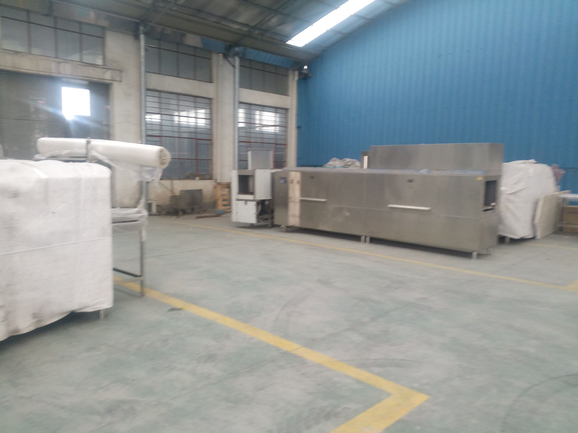 優(yōu)質(zhì)洗碗機廠家直銷，通道式、籃傳式商用洗碗機，中央廚房設備