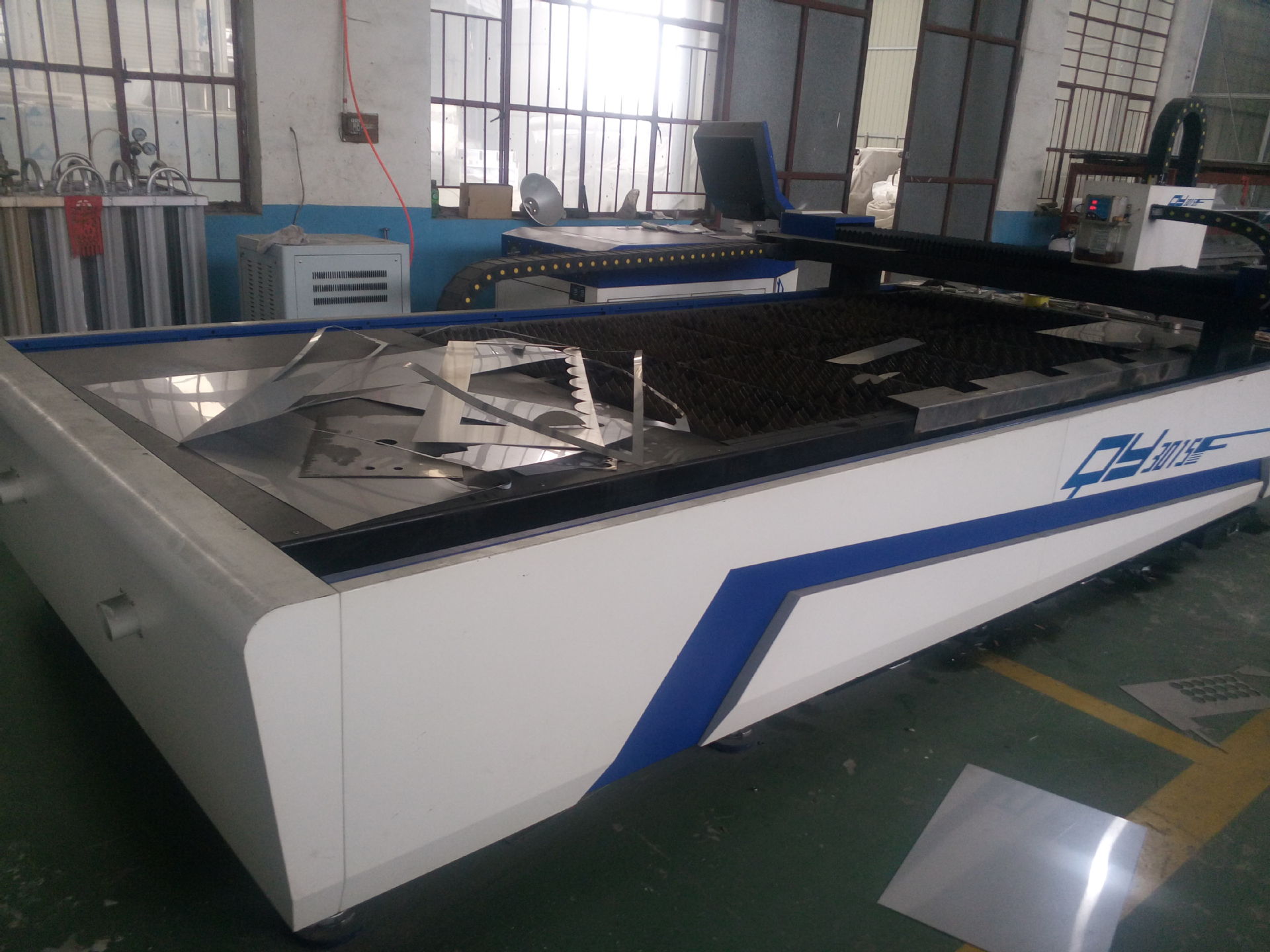 優(yōu)質(zhì)洗碗機廠家直銷，通道式、籃傳式商用洗碗機，中央廚房設備