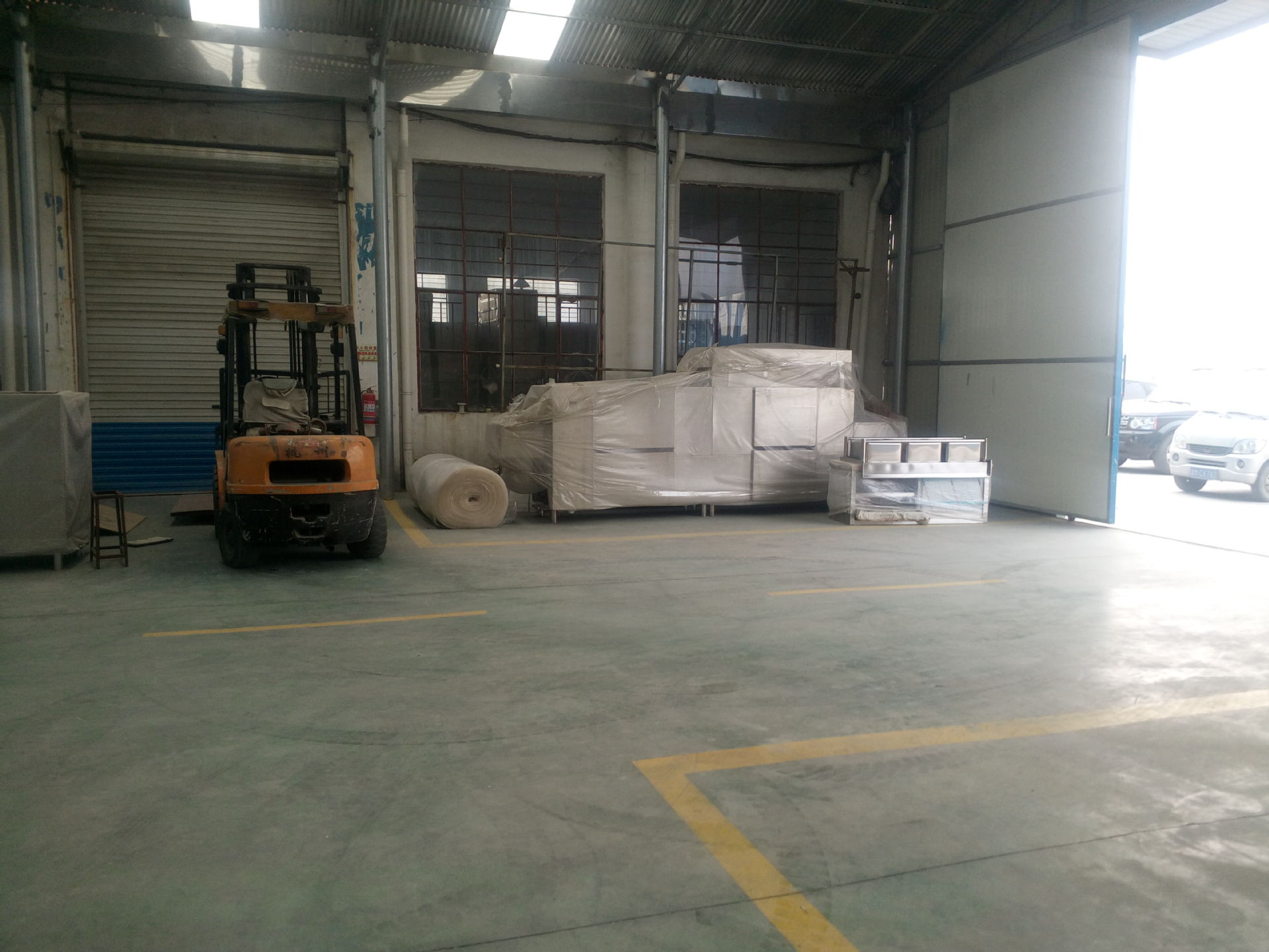 優(yōu)質(zhì)洗碗機廠家直銷，通道式、籃傳式商用洗碗機，中央廚房設備
